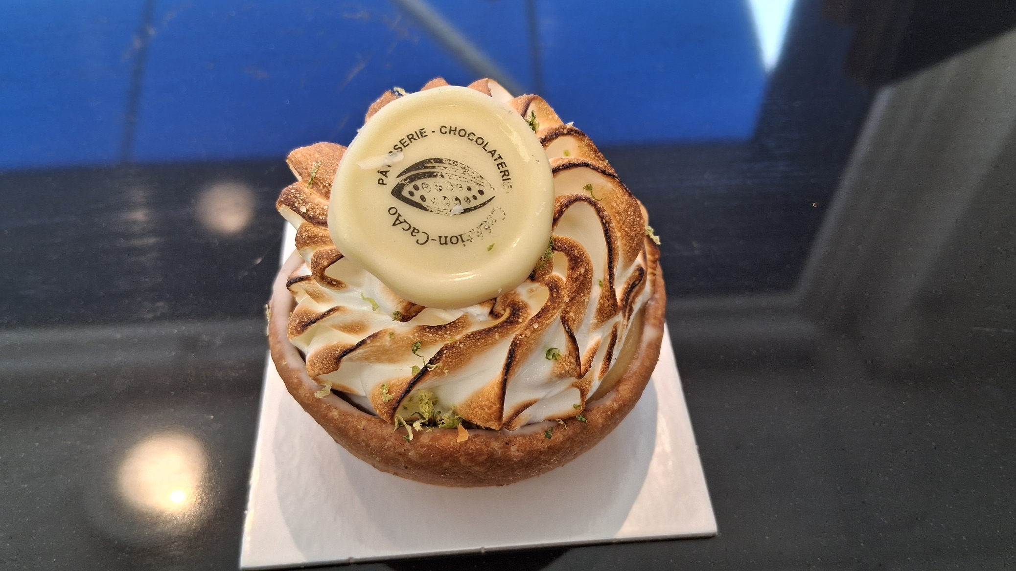Tartelette citron meringuée: Fond sablé, crémeux citron Bio, meringue Suisse